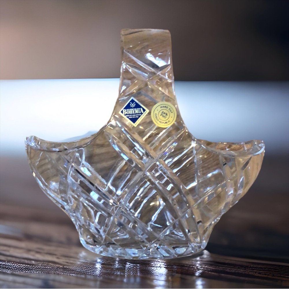 JIHLAVSKI SKLARNY BOHEMIA CZECH REPUBLIC HAND CUT 24%PBO LEAD CRYSTAL BASKET